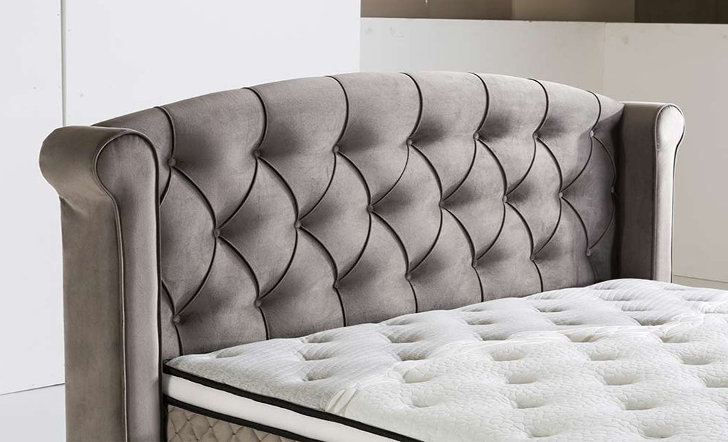 Pat Hadise, pat cu ladă de depozitare